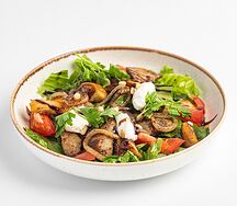 Салат с куриной печенью и белыми грибами