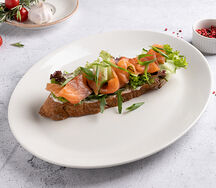 Брускетта с форелью