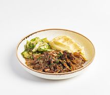 Бефстроганов с картофельным пюре