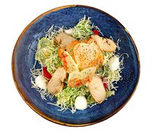 Салат Цезарь с курицей