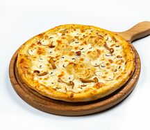 Пицца с белыми грибами