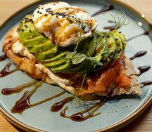 Брускетта с лососем