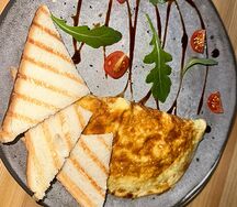 Омлет и тост