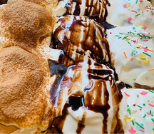 Синнабон с топингом карамель