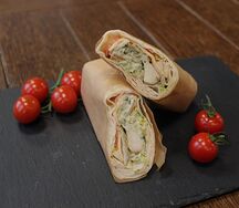Ролл с курицей песто
