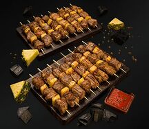 Мини-шашлычки из свинины с ананасами