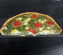 Киш со шпинатом половинка