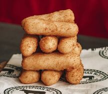 Сырные палочки с брусничным соусом
