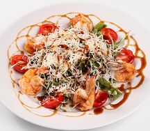 Салат с рукколой и креветками