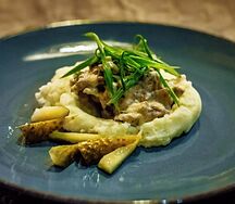 Бефстроганов с картофельным пюре