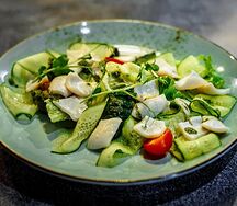 Салат с кальмаром