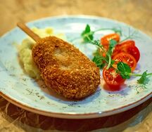 Эскимо из цыпленка с картофельным пюре