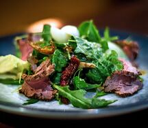 Салат с ростбифом и грибами