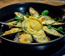 Мидии-киви, запеченные с сыром пармезан