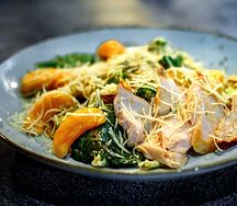 Салат с копченой курицей