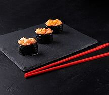 Сяке спайс гункан