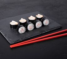 Ролл с креветкой и спайси соусом