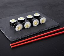 Ролл с авокадо