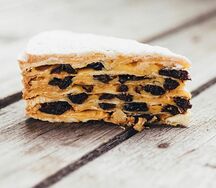 Миндальный с черносливом