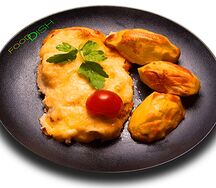 Отбивная под шубой с запечённым картофелем