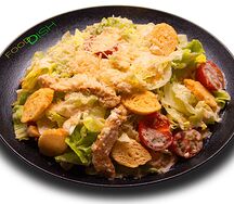 Салат Цезарь с курицей