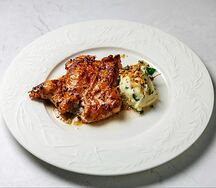Цыпленок с пюре и шпинатом