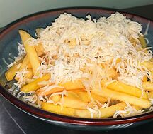 Картофель фри с пармезаном и трюфельным маслом