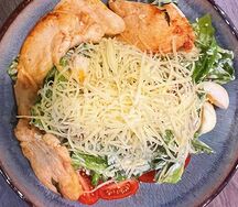Цезарь с куриным филе