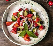 Греческий салат с сыром фетакса