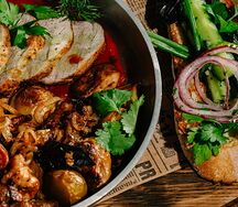 Свиная вырезка на сковороде