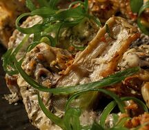 Шампиньоны запеченные со сметаной и чесноком