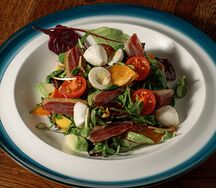 Салат с вяленой утиной грудкой