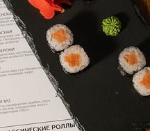 Классические роллы с лососем