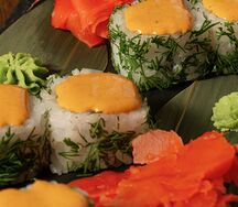 Спайси-роллы с тигровой креветкой