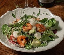 Салат Авокадо с тигровыми креветками