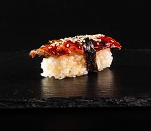 Суши с угрем