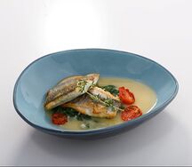 Филе сибаса со шпинатом