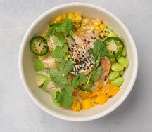 Поке с креветками и киноа