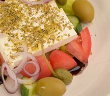 Салат греческий с брынзой