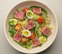 Салат с тунцом