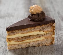 Торт Дакуаз ореховый