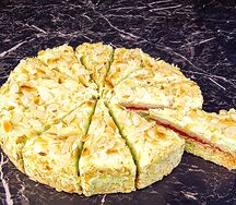 Торт Миндальный фисташково-малиновый