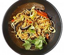 Яичная лапша с овощами