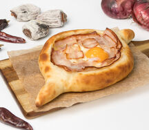 Хачапури по-аджарски с беконом