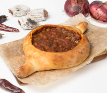 Хачапури по-аджарски с лобио