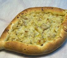 Хачапури по-аджарски с курицей в сливочном соусе