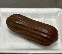 Эклер шоколадный