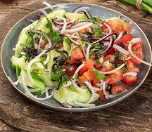 Салат из свежих огурцов и помидоров