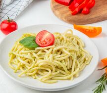 Спагетти с соусом песто