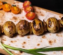 Молодой картофель на мангале